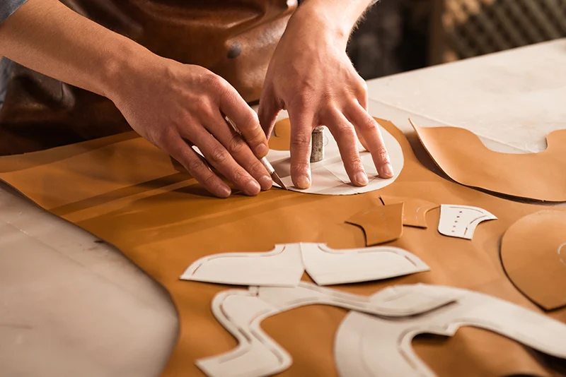 bespokeo手工皮鞋裁切皮面